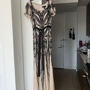 Wore only once to my cousins wedding. Selling it now!